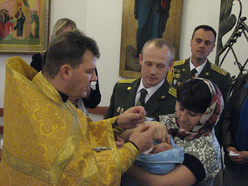 Крещение сына пограничника – младенца Даниила Оксенюка. Свято-Владимирская церковь.30 октября 2011 года. 
