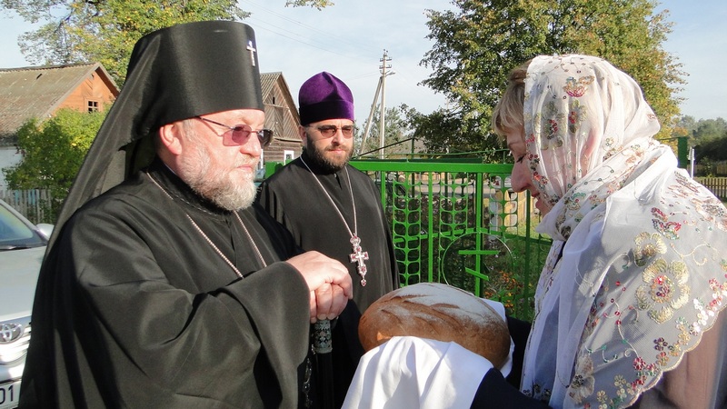 27 сентября 2012г. Архиепископ Артемий посетил общину Крестовоздвиженской церкви в д.Головачи