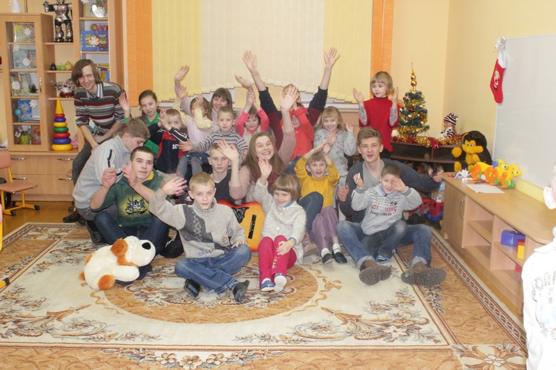 29 декабря 2012г. Свято-Владимирское братство посетило детский приют в д.Лойки