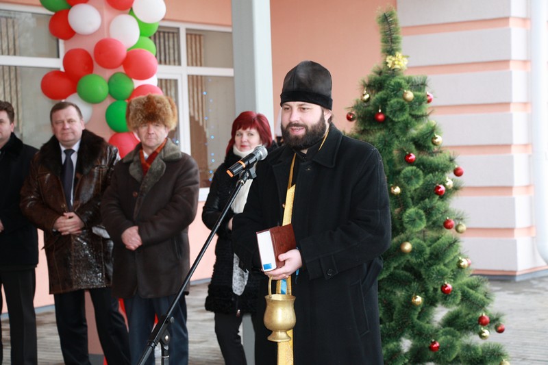 29 декабря 2012г. Священник Игорь Волошин освятил новое здание автовокзала в г.п.Вороново