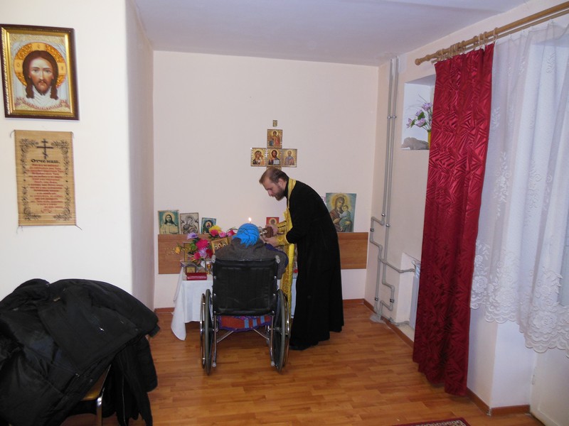 3 января 2013г. Священники посетили дом-интернат престарелых и инвалидов