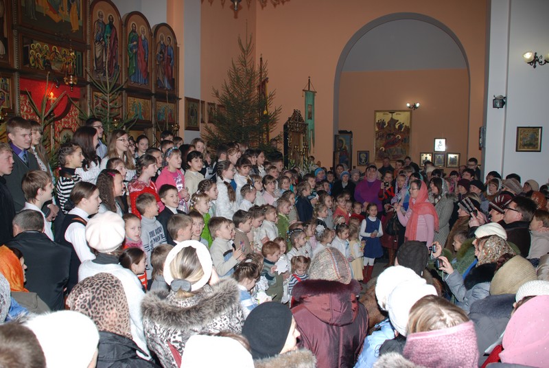 7 января 2013г. состоялся традиционный праздничный концерт- поздравление прихожан храма иконы Божией Матери «Всех скорбящих Радость» г.Мосты