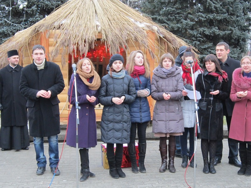 7 января 2013г. на центральной площади деревни Вертелишки Скидельского благочиния состоялось ежегодное рождественское представление