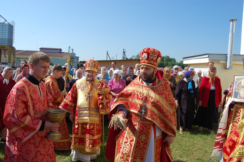 19 мая 2013г.Архиепископ Артемий возглавил богослужение в храме д.Вертелишки