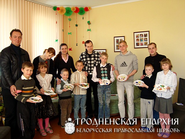 5 апреля 2014 года. Братчики Свято-Владимирского братства посетили приют в деревне Лойки