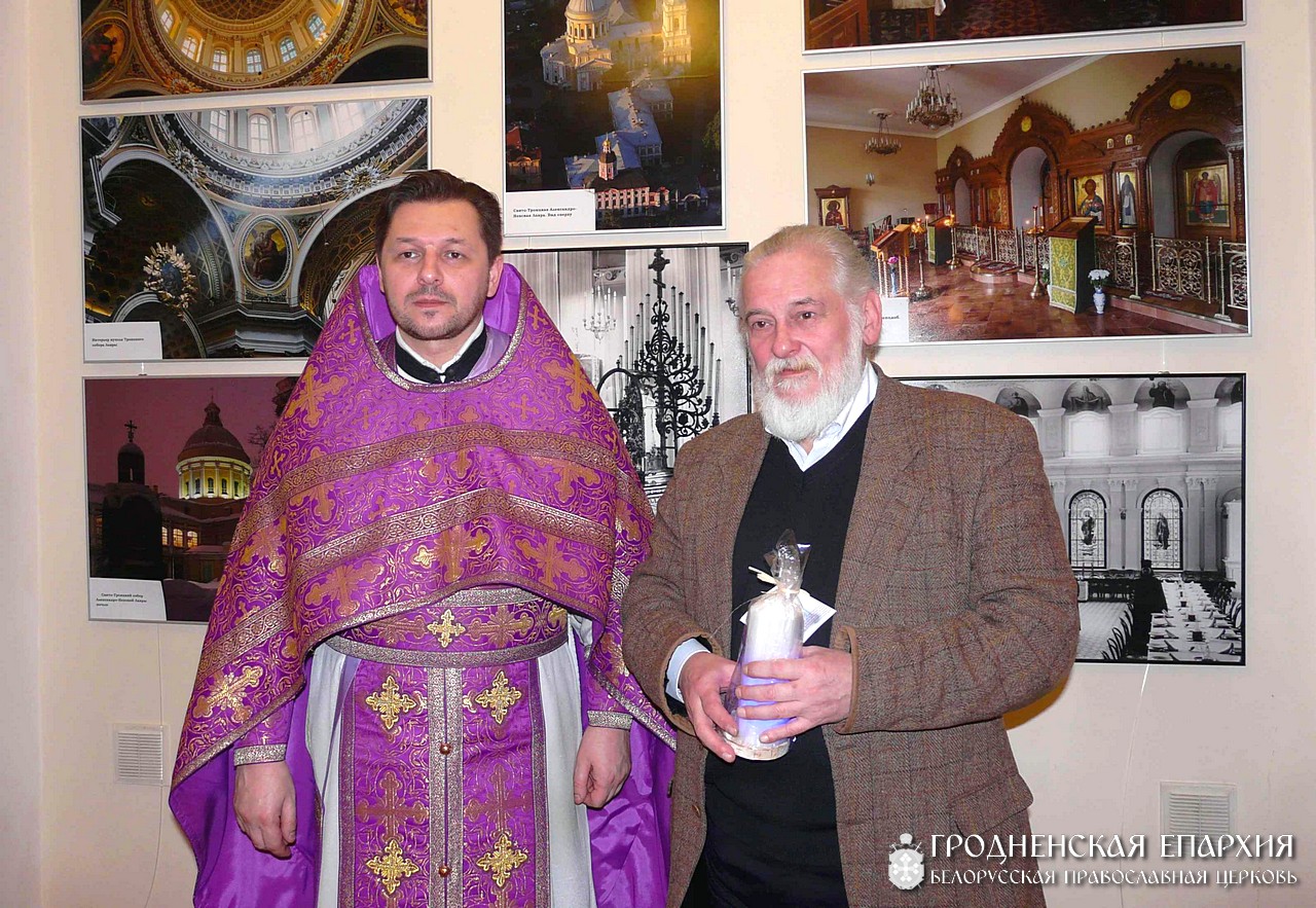 15 марта 2015 года. В храме святителя Луки открылась фотовыставка из Санкт-Петербурга