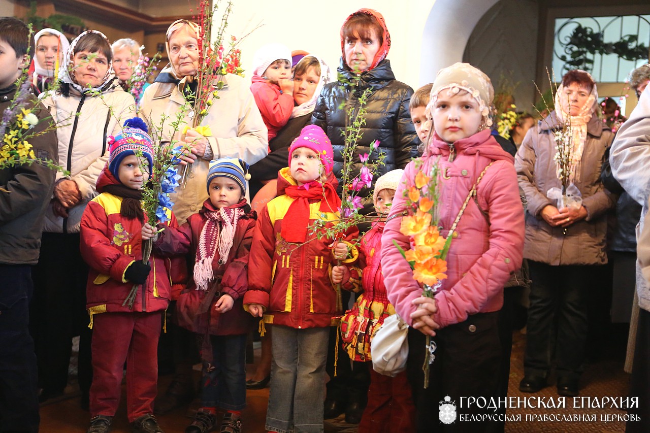 25 марта 2015 года. Дети из Зельвенского социального приюта посетили храм Святой Троицы