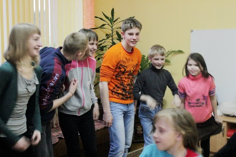 Поездка братчиков Свято-Владимирского прихода к воспитанникам детского приюта в д.Лойки
