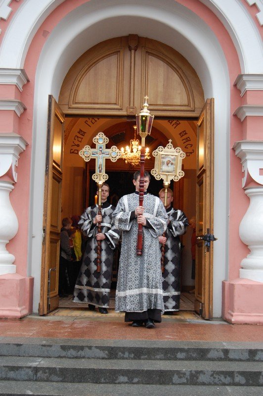 Архиепископ Артемий возглавил утреню Великой субботы с чином погребения