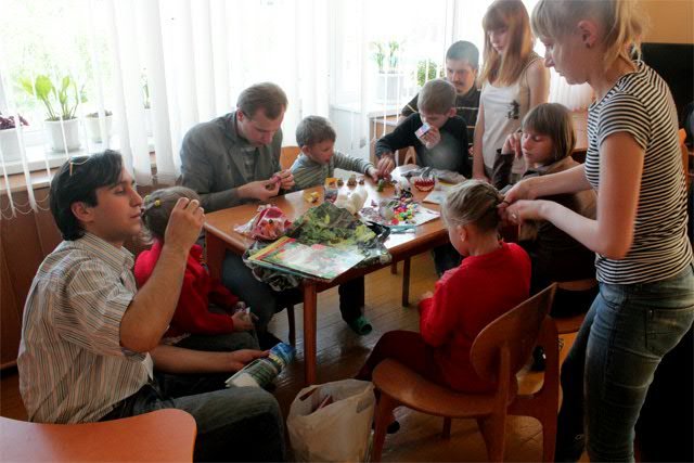 Молодежь Свято-Владимирского братства посетила детский социальный приют в д.Лойки