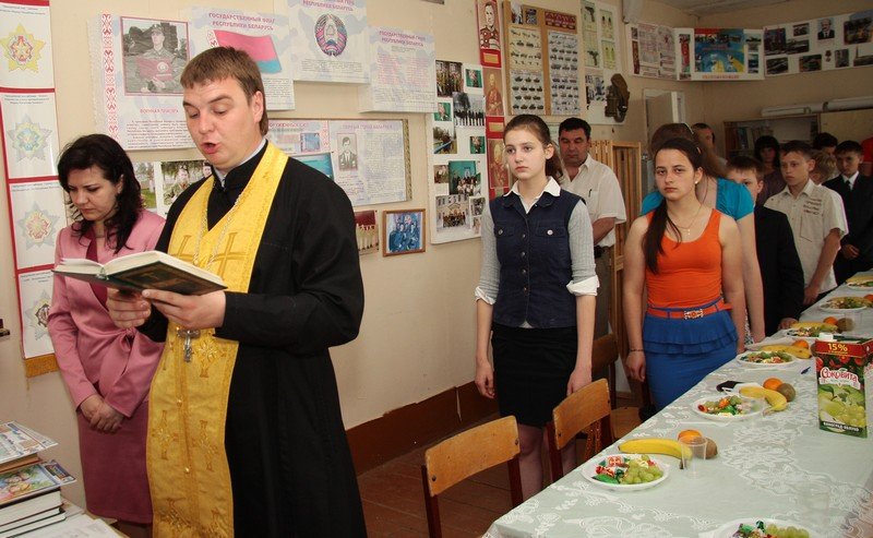 «Последний звонок» в воскресной школе при строящемся храме Богоявления г.Щучин