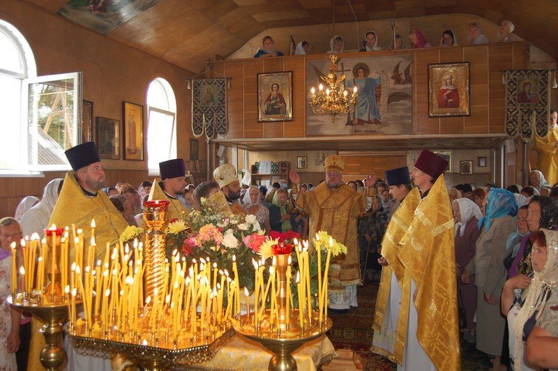 Архиепископ Артемий совершил литургию в храме пророка Илии г.Мосты