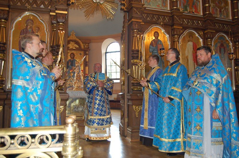 В праздник Успения Богородицы архиепископ Артемий совершил литургию в кафедральном соборе Гродно