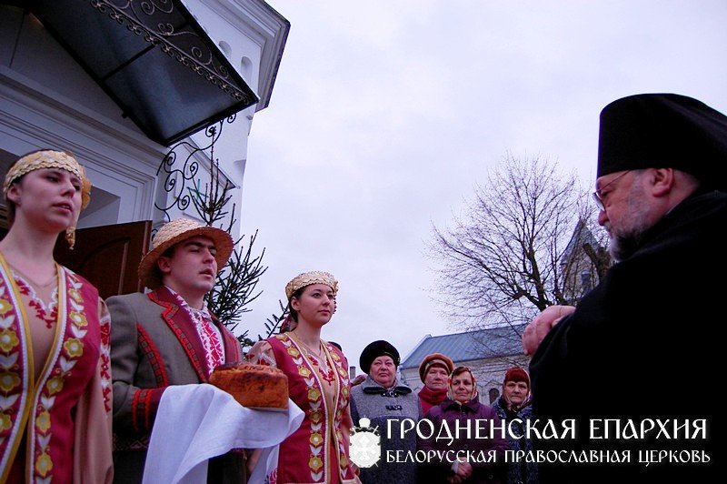 Архиепископ Артемий совершил литургию в храме Святого Духа деревни Озеры