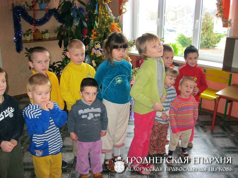 Ученики воскресной школы посетили Волковысский детский дом
