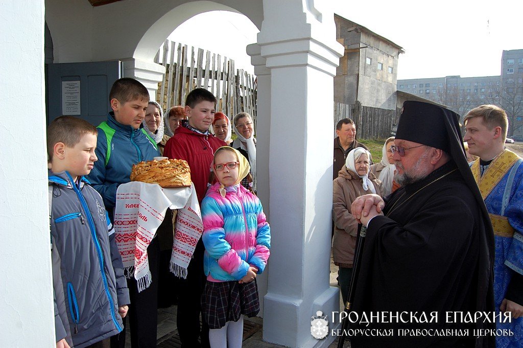 Архиепископ Артемий совершил литургию в Благовещенской церкви Волковыска