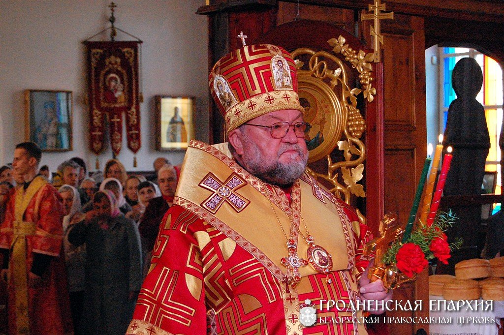 В понедельник Светлой седмицы Владыка Артемий совершил литургию во Владимирской церкви Гродно