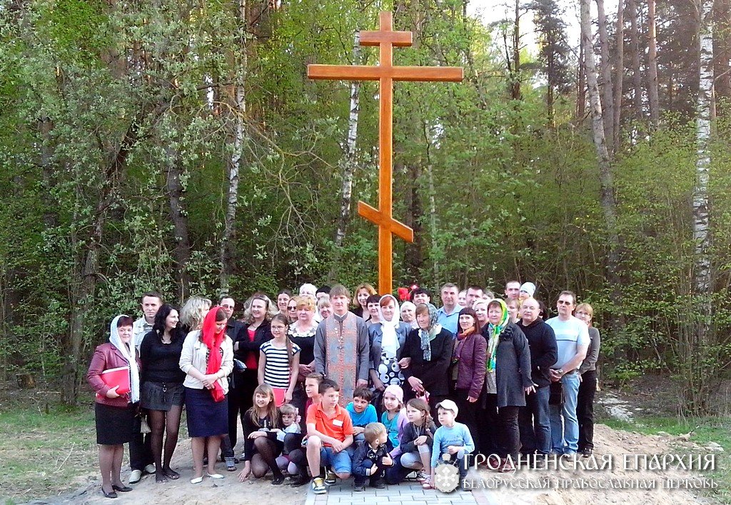Установлен поклонный крест в микрорайоне Погораны-Кошевники