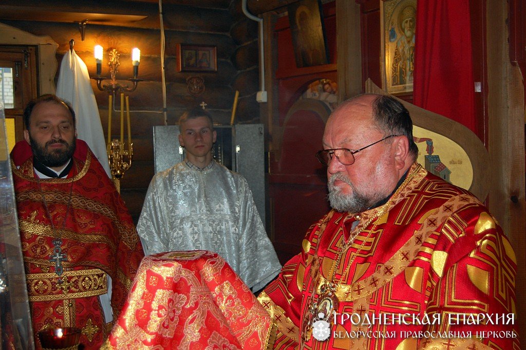 Архиепископ Артемий совершил литургию в часовне в честь Тихвинской иконы Божией Матери