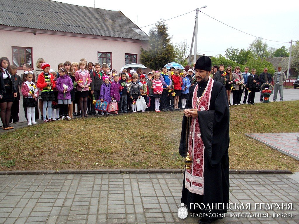 Священник принял участие в торжественных мероприятиях, посвященных 69-й годовщине Победы в деревне Подороск