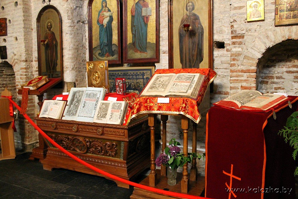 Открытие выставки напрестольных Евангелий в Коложской церкви