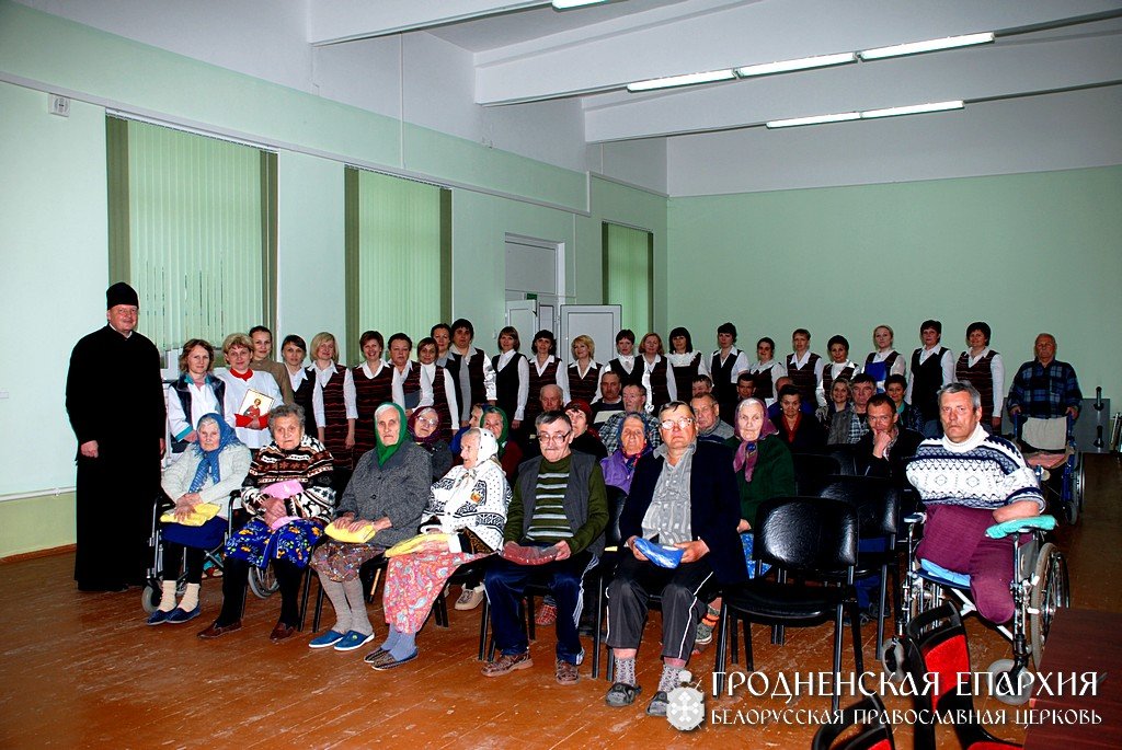 Визит членов сестричества в дом-общежитие для пожилых людей в городе Мосты