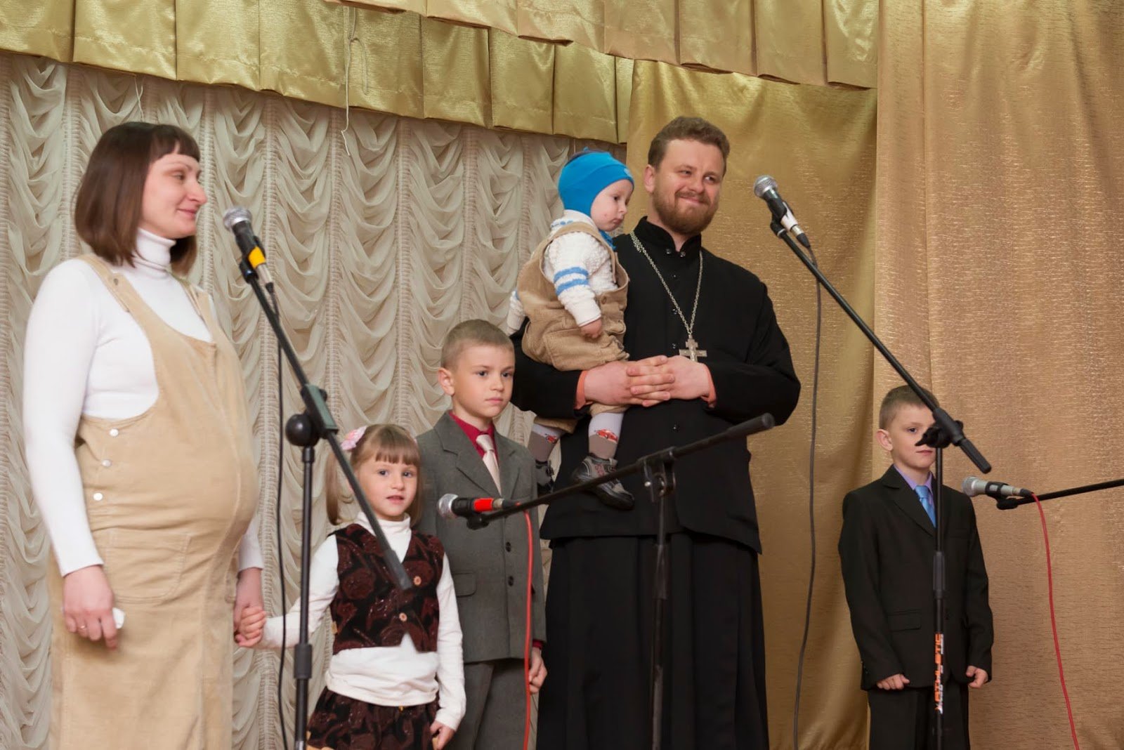 Семья священника приняла участие в районном конкурсе многодетных семей