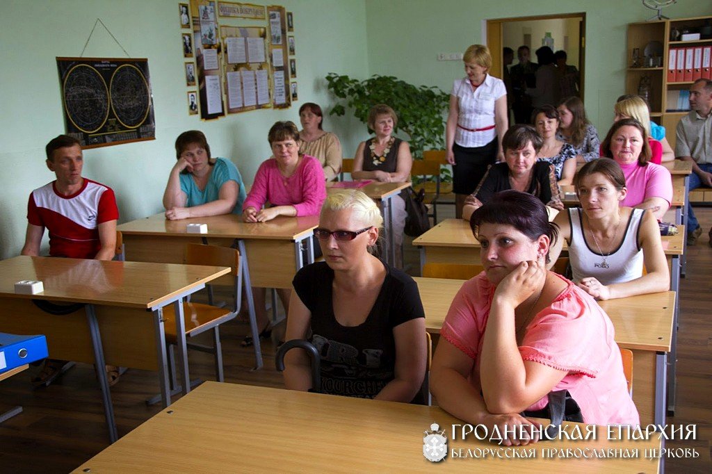 Священник выступил на родительском собрании в школе деревни Коптевка