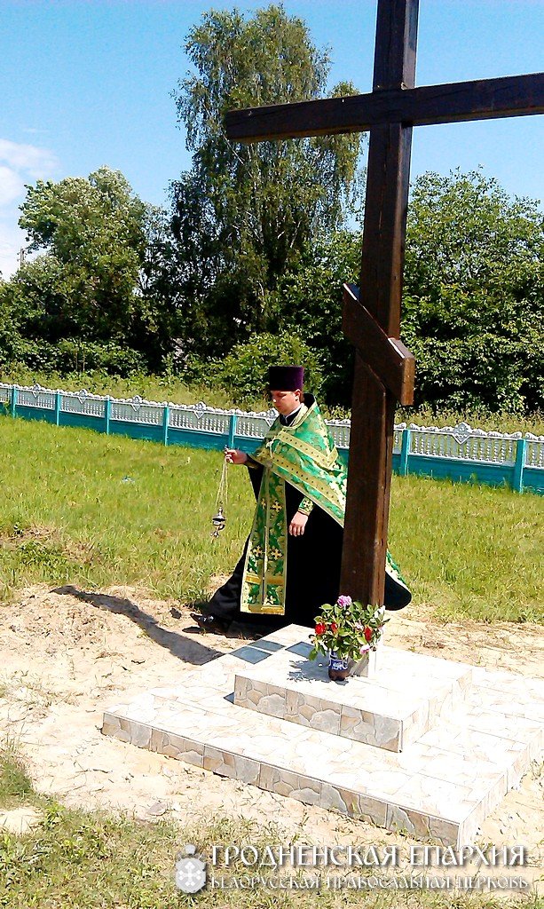 Освящение поклонных крестов в деревне Скрибовцы
