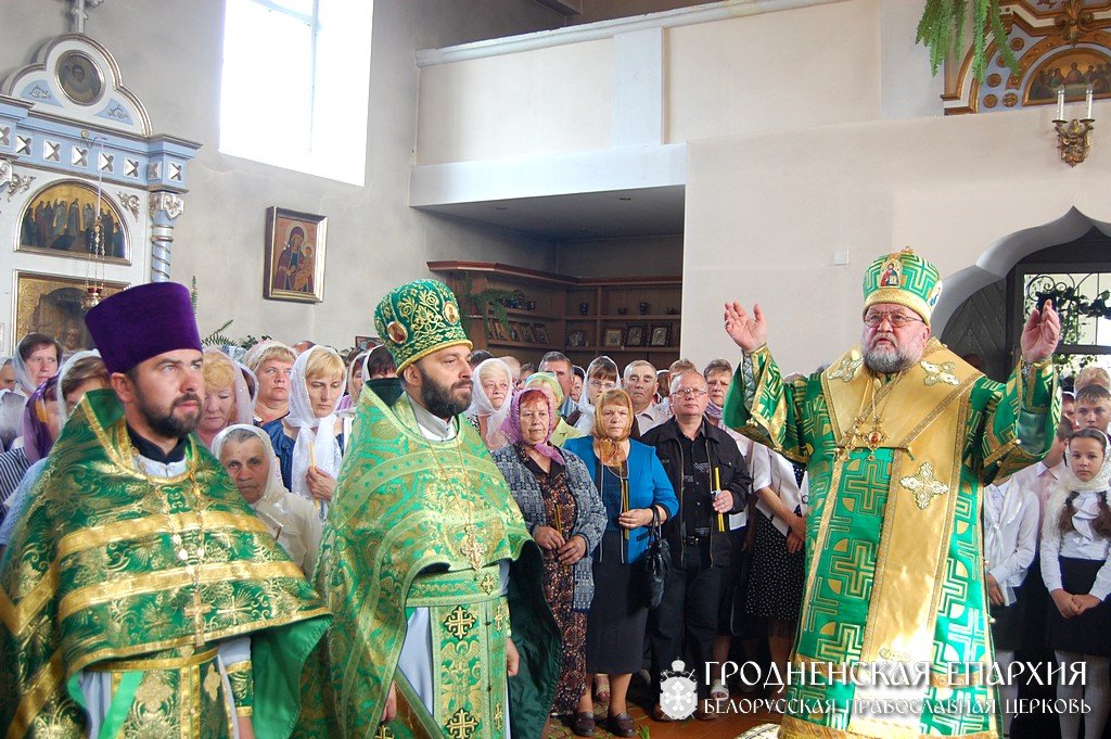 В день Пятидесятницы архиепископ Артемий совершил литургию в храме поселка Зельва В день Пятидесятницы архиепископ Артемий совершил литургию в храме поселка Зельва