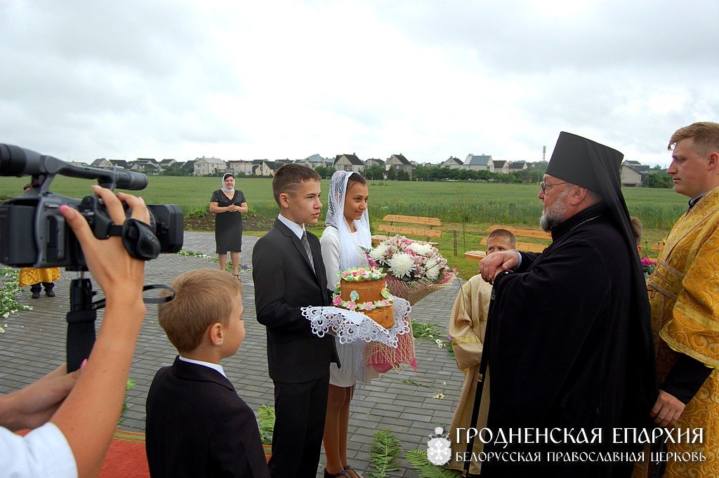 Архиепископ Артемий совершил литургию в храме Введения во храм Пресвятой Богородицы города Волковыска