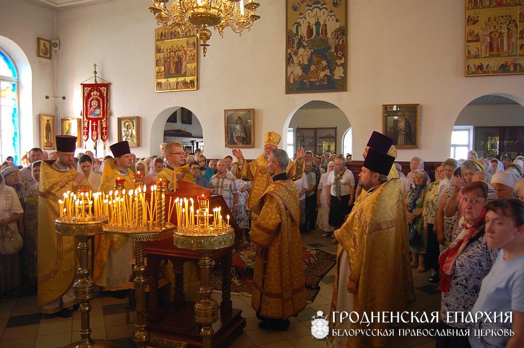 Архиепископ Артемий совершил литургию во Владимирской церкви города Гродно