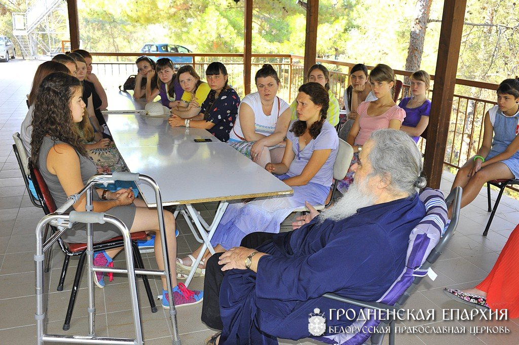 Женская смена в летнем лагере на острове Кипр