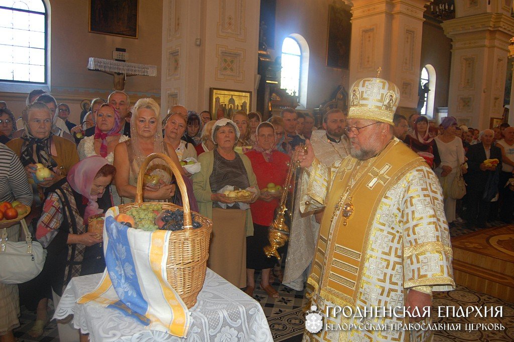 В день Преображения Господня архиепископ Артемий совершил литургию в кафедральном соборе города Гродно