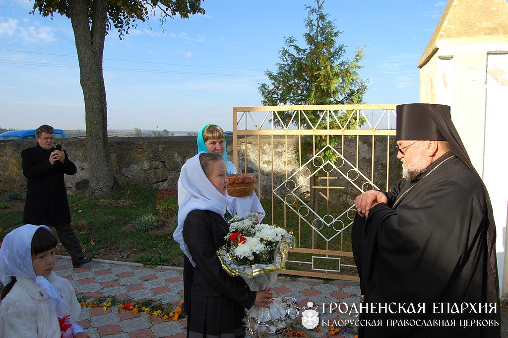 Архиепископ Артемий совершил литургию в храме деревни Колонтаи