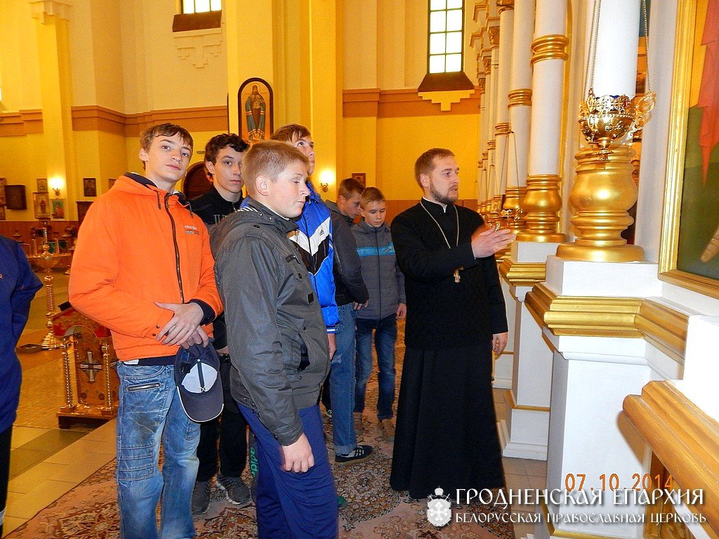 Участники патриотического военно-спортивного клуба посетили храм в поселке Красносельский