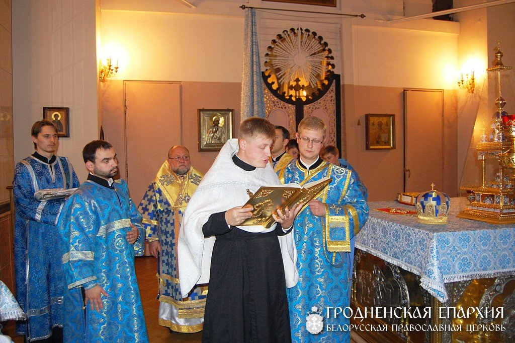 В день Покрова Богородицы архиепископ Артемий совершил литургию и хиротонию в кафедральном соборе Гродно