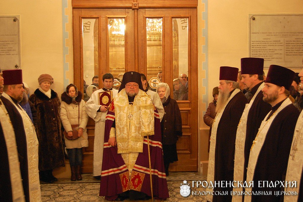 В день Рождественского сочельника архиепископ Артемий возглавил богослужение в кафедральном соборе Гродно