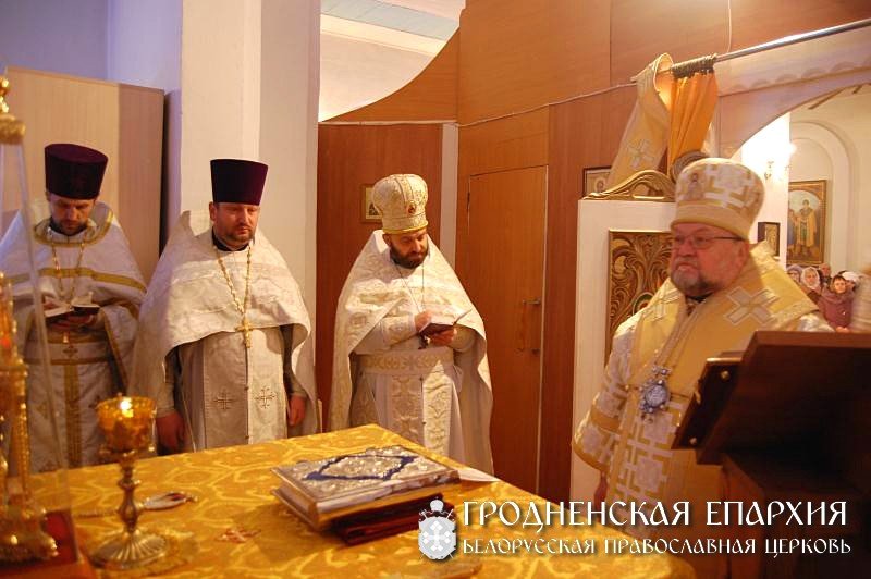 Архиепископ Артемий совершил литургию в храме деревни Рожанка