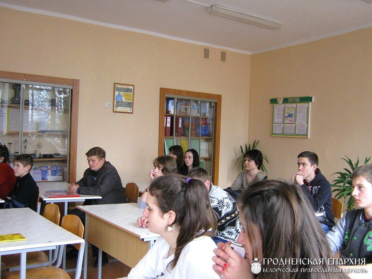 Священник встретился со школьниками деревни Подороск