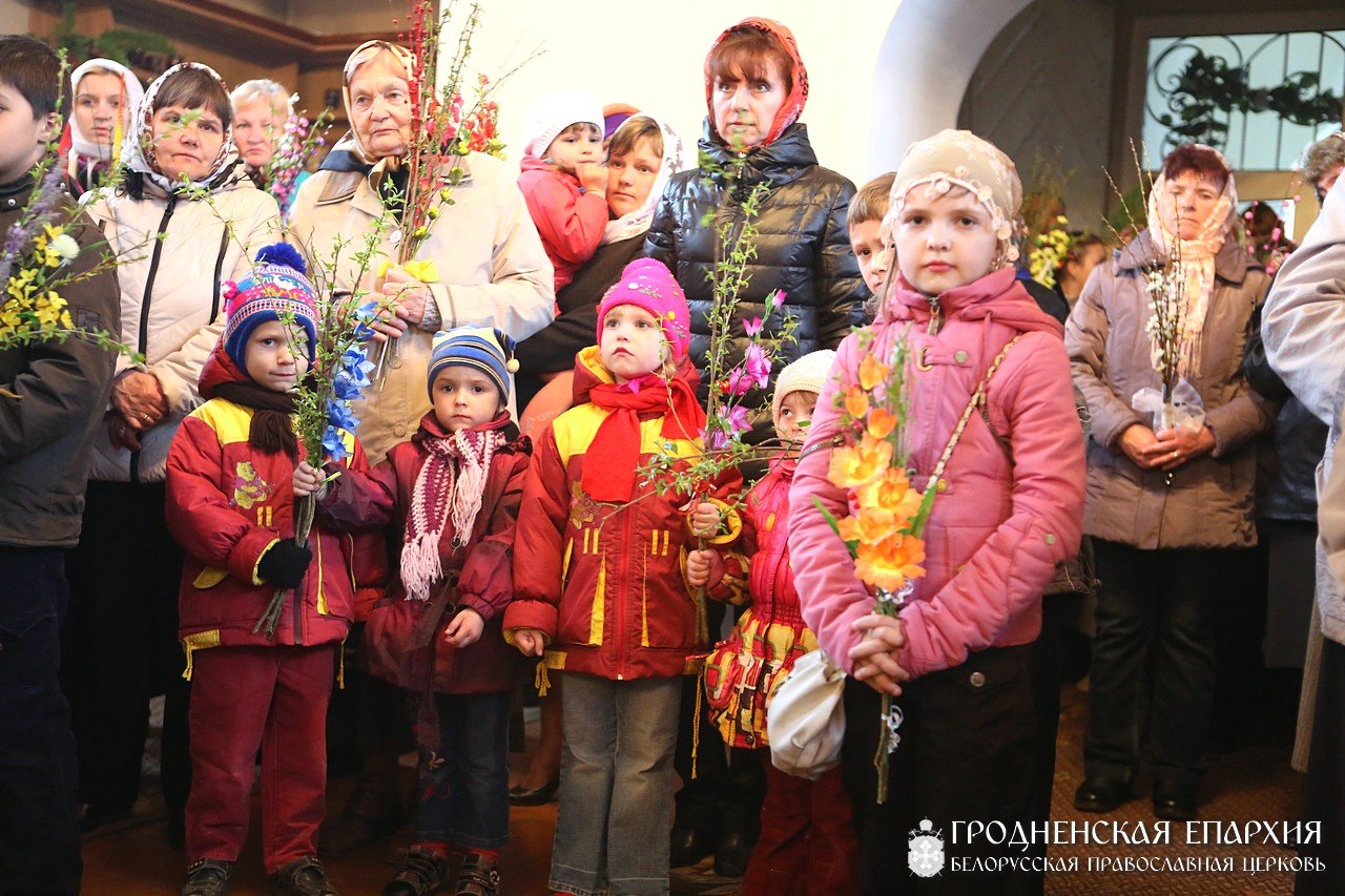 Дети из Зельвенского социального приюта посетили храм Святой Троицы