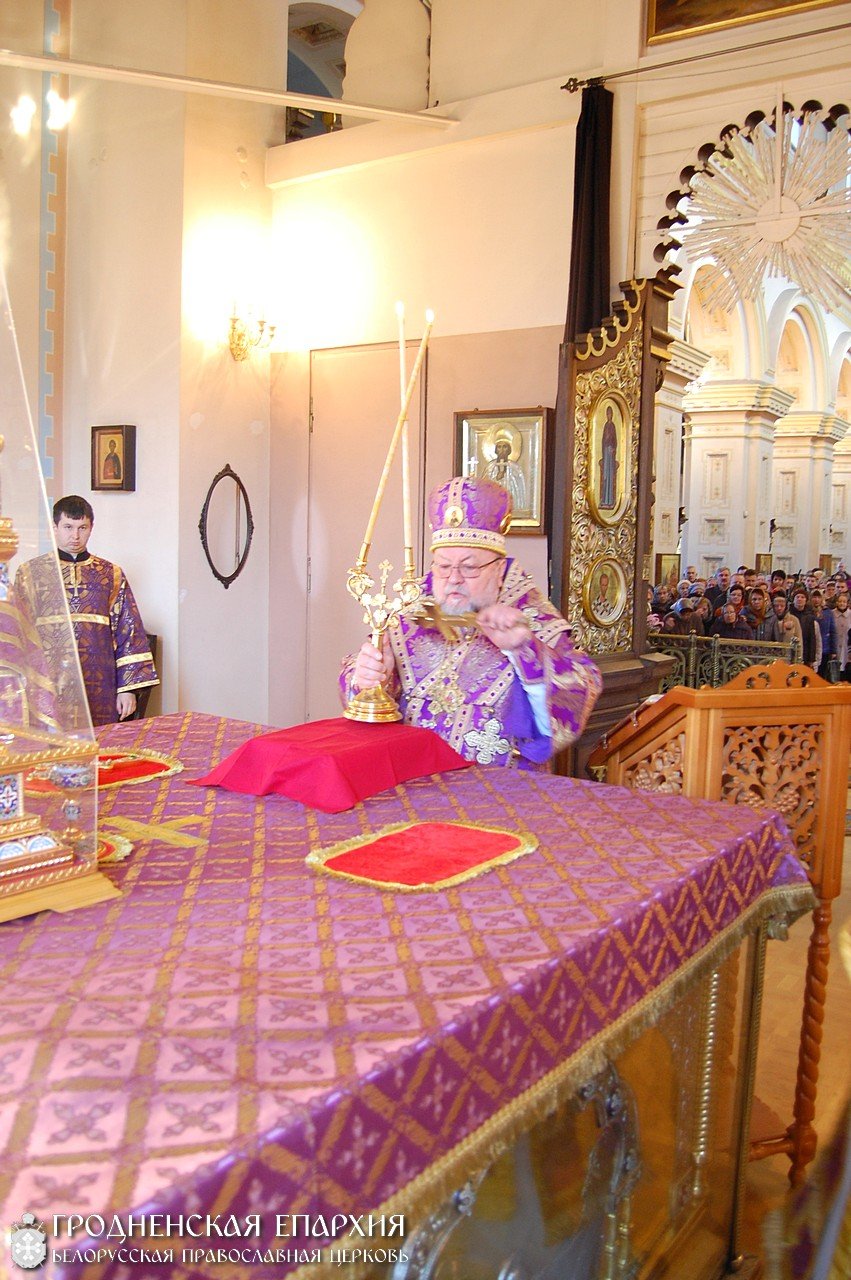В Великий Четверг архиепископ Артемий совершил литургию в Свято-Покровском соборе города Гродно