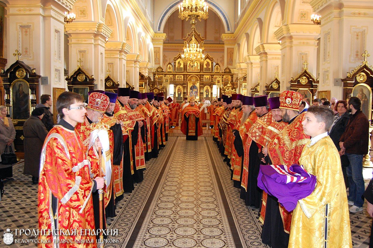Архиепископ Артемий возглавил Пасхальную великую вечерню в кафедральном соборе города Гродно
