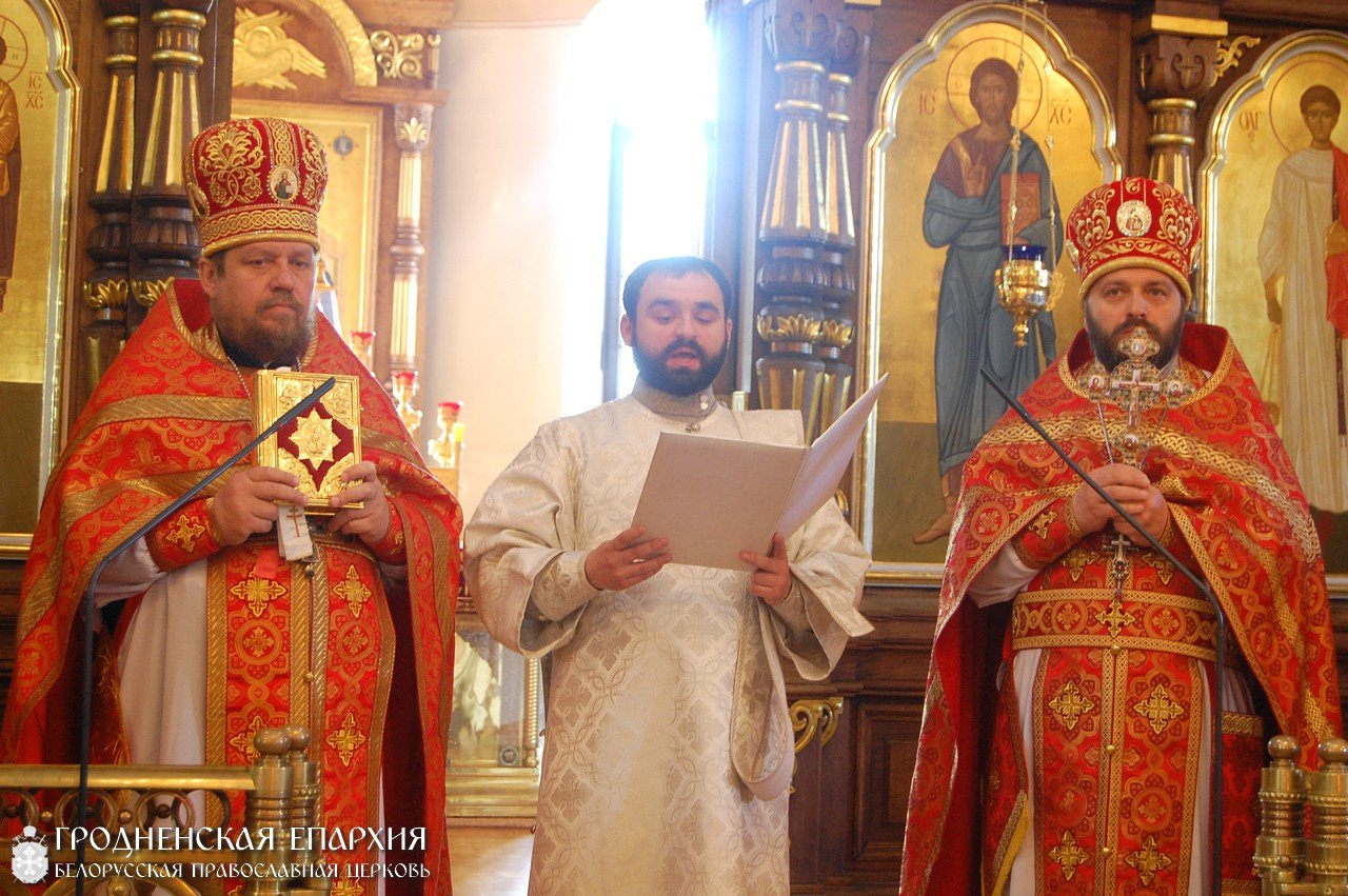 В неделю о самаряныне архиепископ Артемий совершил литургию и хиротонию в кафедральном соборе Гродно