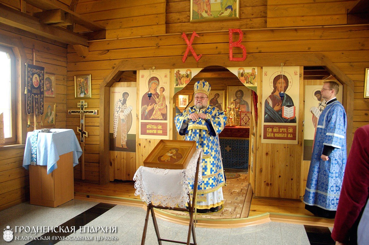 Архиепископ Артемий совершил литургию и освящение креста на приходе преподобномученика Афанасия Брестского города Гродно