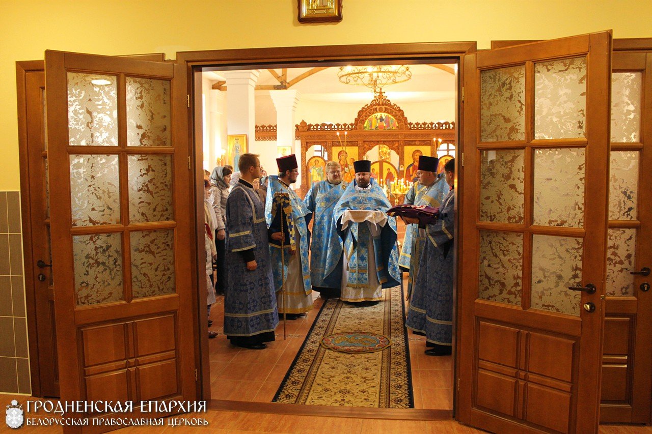 Архиепископ Артемий совершил литургию в храме в честь Коложской иконы Божией Матери