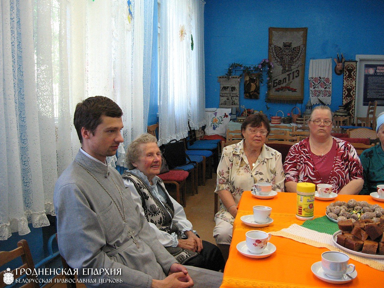 Члены Волковысского районного общества инвалидов по зрению встретились со священником