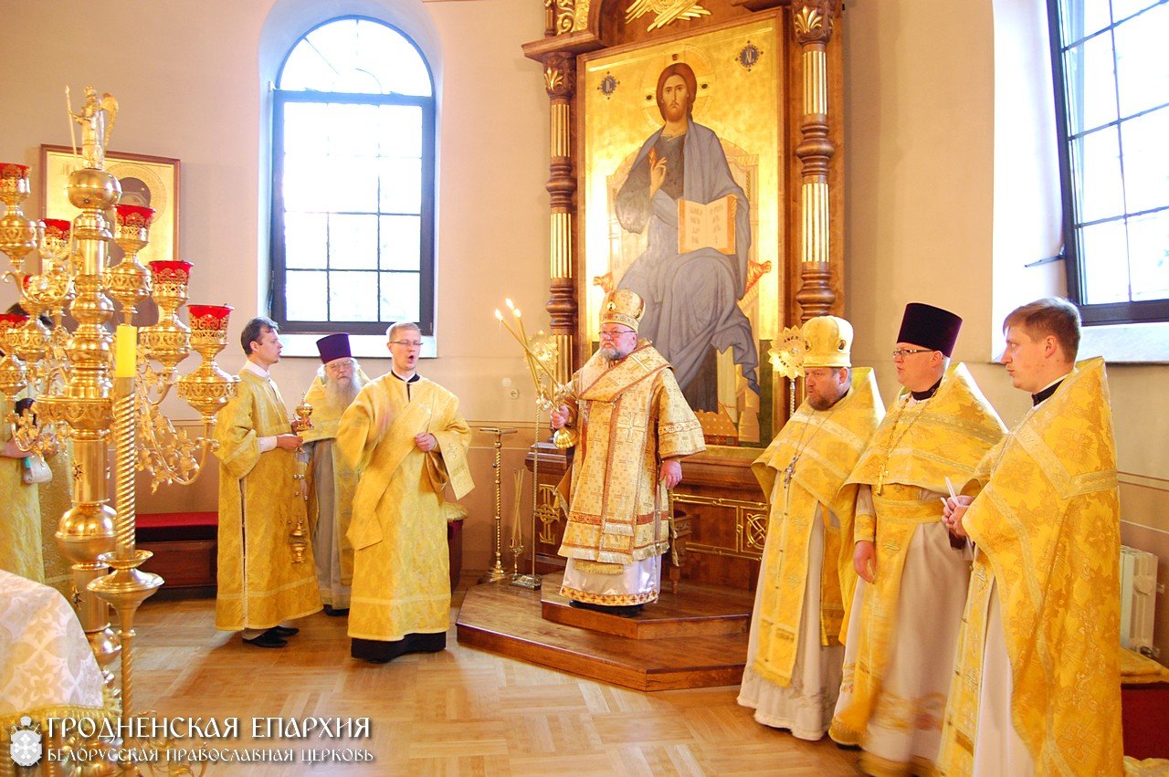 В день Всех Российских Святых архиепископ Артемий совершил литургию в кафедральном соборе города Гродно