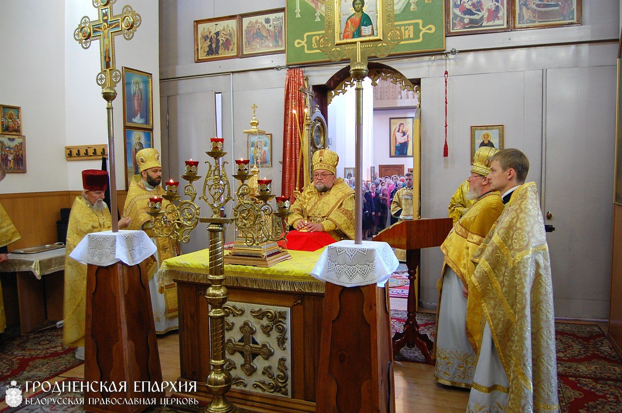 В день апостолов Петра и Павла архиепископ Артемий совершил литургию в кафедральном соборе города Волковыска
