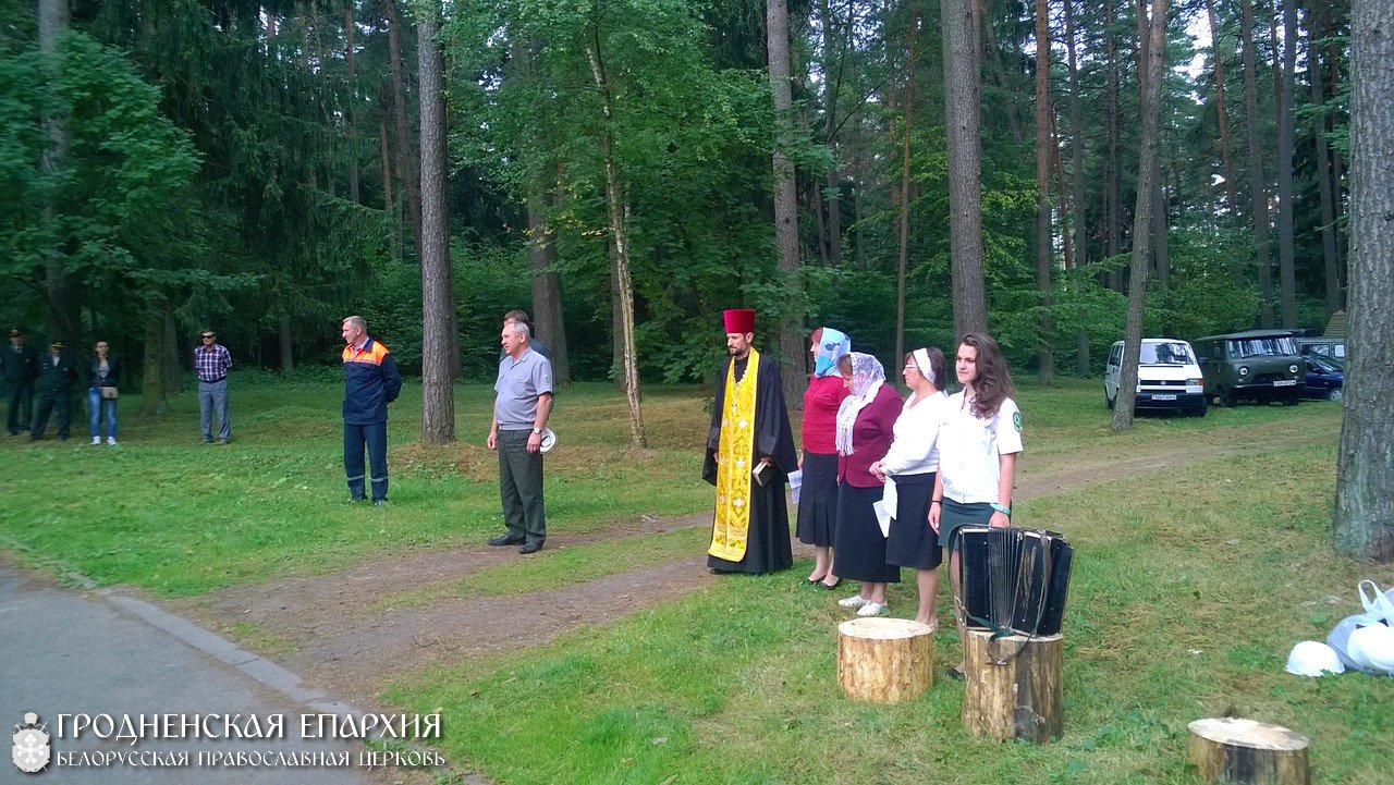 Священник посетил соревнования вальщиков лесного хозяйства